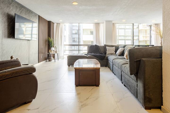 Luxury 5br Apt, amazing location, sleeps 16 people gallery image 5