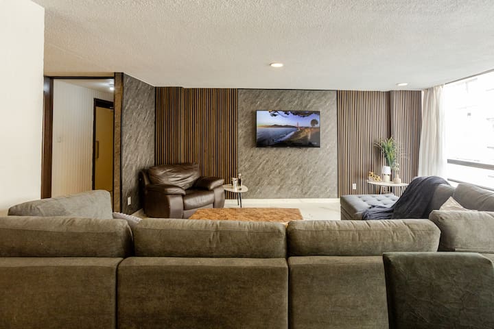 Luxury 5br Apt, amazing location, sleeps 16 people gallery image 2