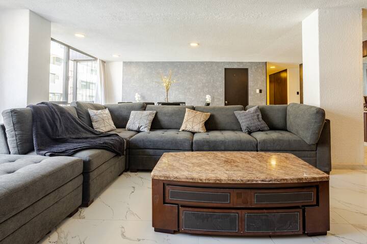 Luxury 5br Apt, amazing location, sleeps 16 people gallery image 4