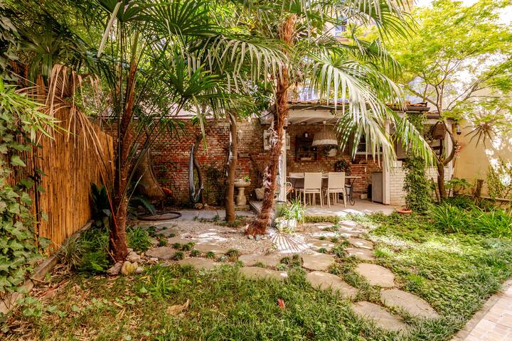 Design & Eclectic|Exclusive Garden 10 min to Duomo gallery image 2