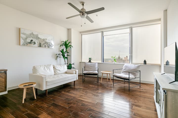 Cozy Loft | Downtown High Rise - Deep Ellum - Dallas