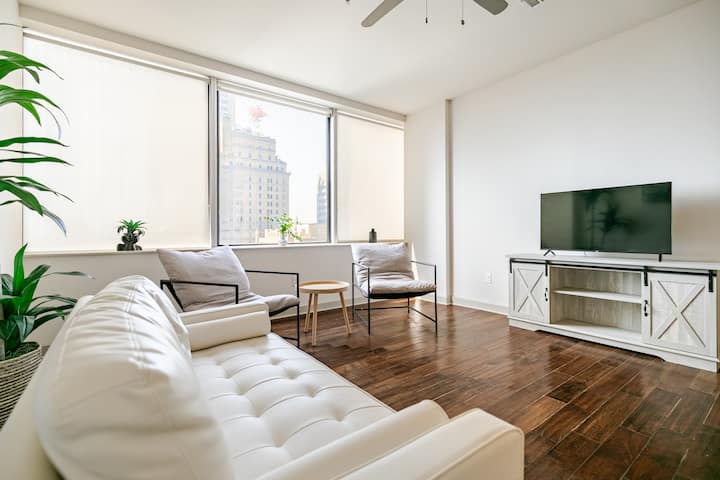 Cozy Loft | Downtown High Rise - Dallas, TX