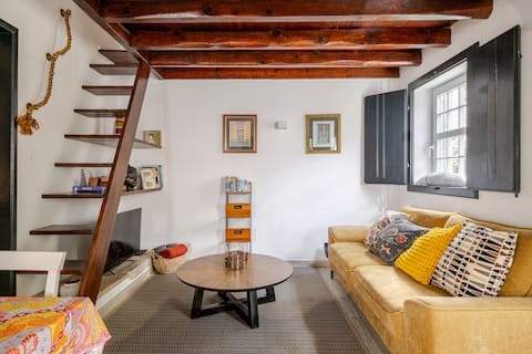 Popular Airbnb listing: Villa Marquês Historic House near Tagus river in Oeiras