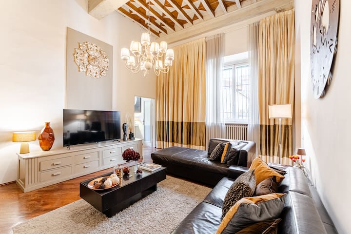 Albizi 25 Luxury Home