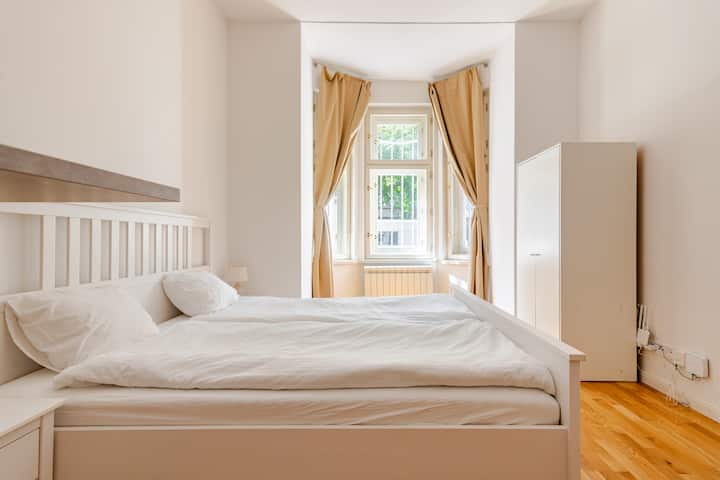 Beautiful Apartment By Stromovka Park - Praga