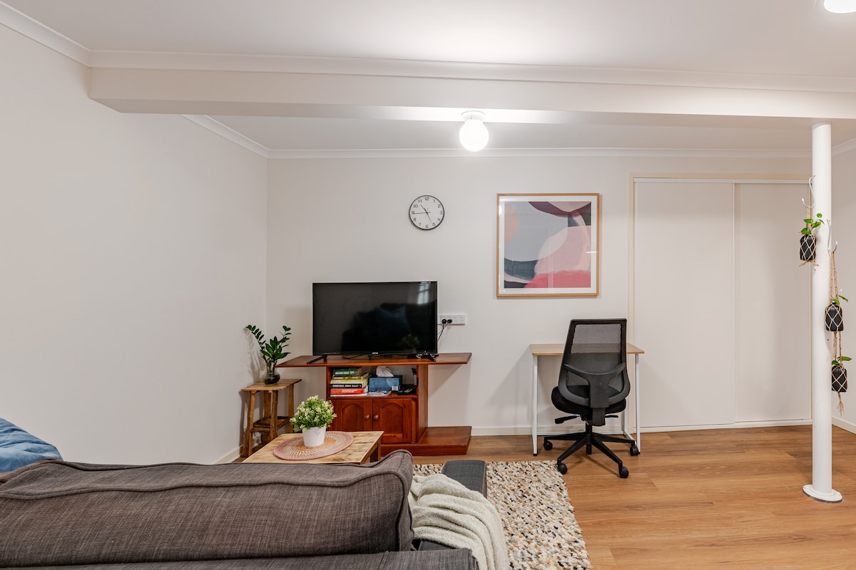 Top performing Airbnb: Kookaburra Cottage-central & easy public transport in Brisbane