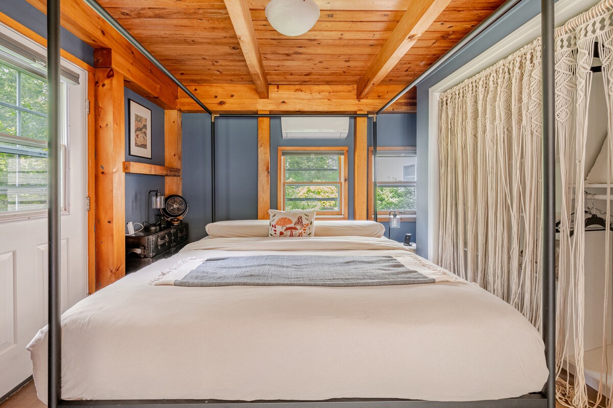 Დიდი ზომის საწოლი, გაყოფილი სადინრის გათბობა/გაგრილება, კარადა და გულმკერდის სივრცე