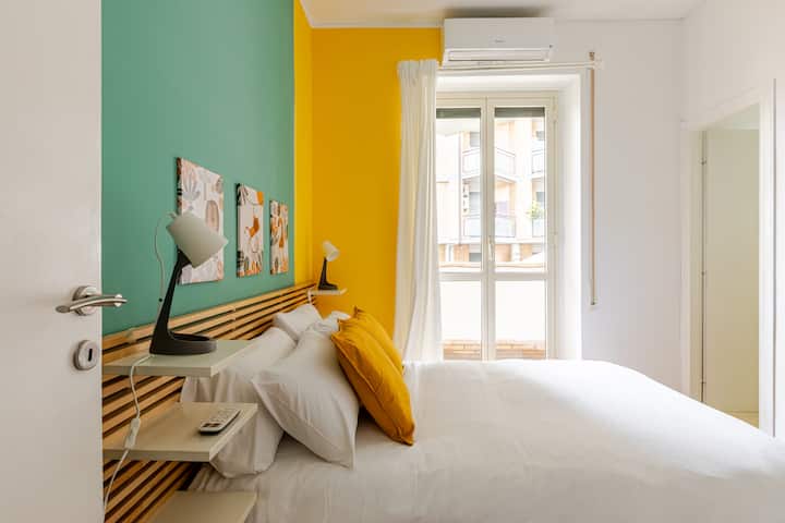 חדר שינה שני, עם גישה ישירה למרפסת וחדר הרחצה הצמוד. 