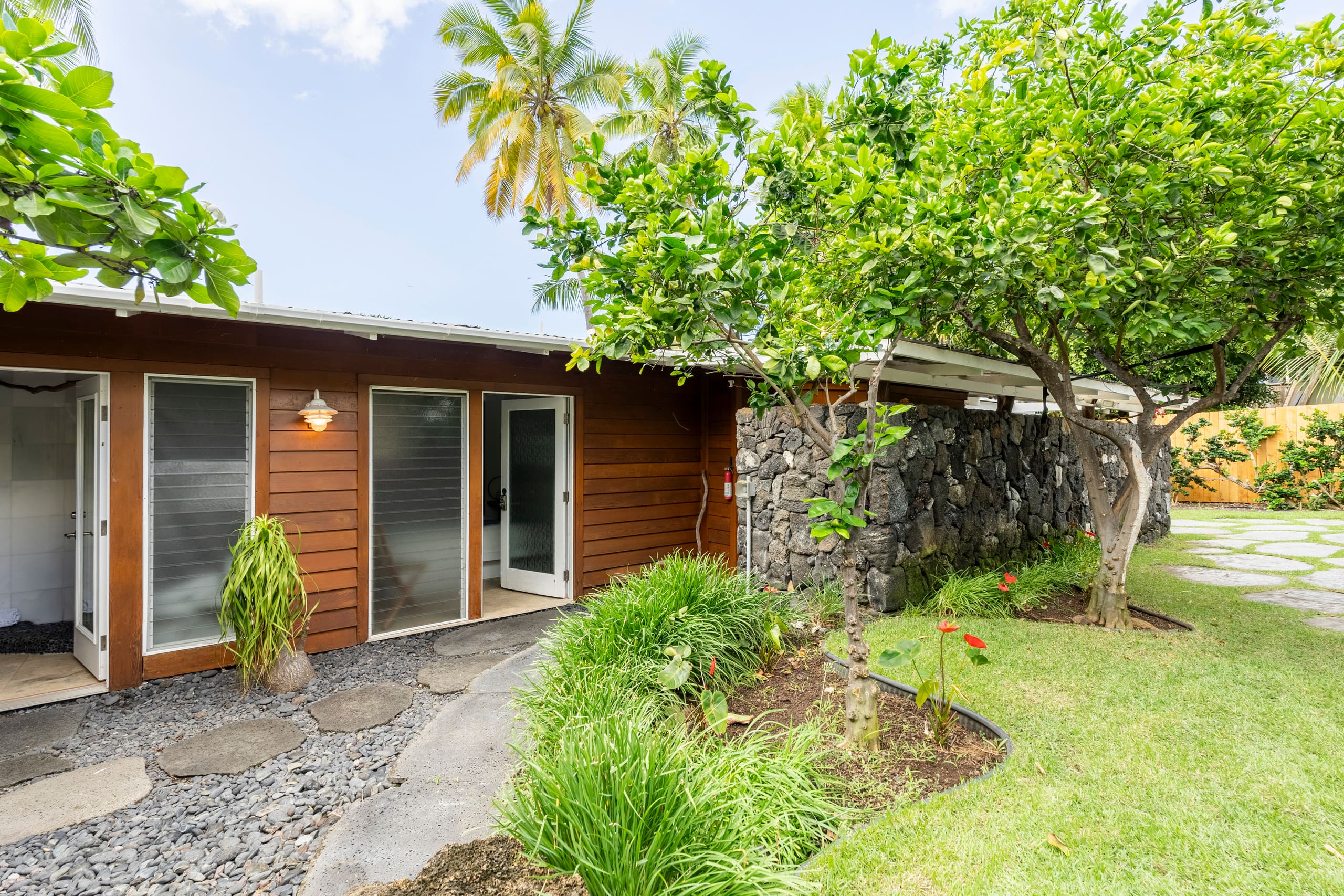 Home in Kailua-Kona · ★4.97 · 2 bedrooms · 2 beds · 2 baths - Image 36