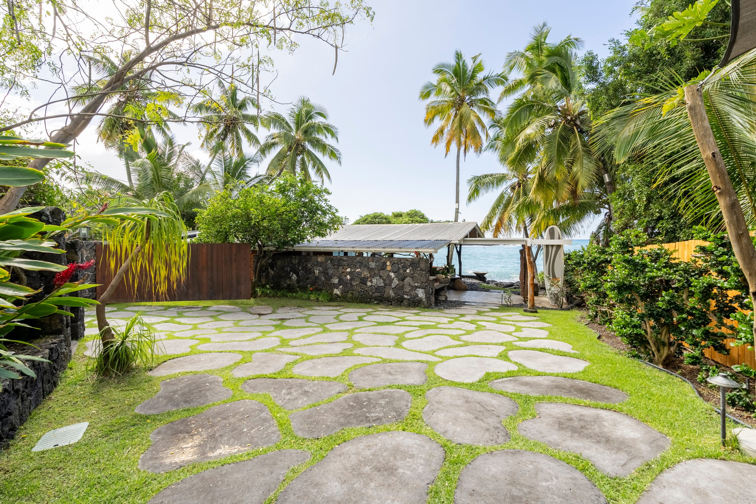 Home in Kailua-Kona · ★4.97 · 2 bedrooms · 2 beds · 2 baths - Image 19