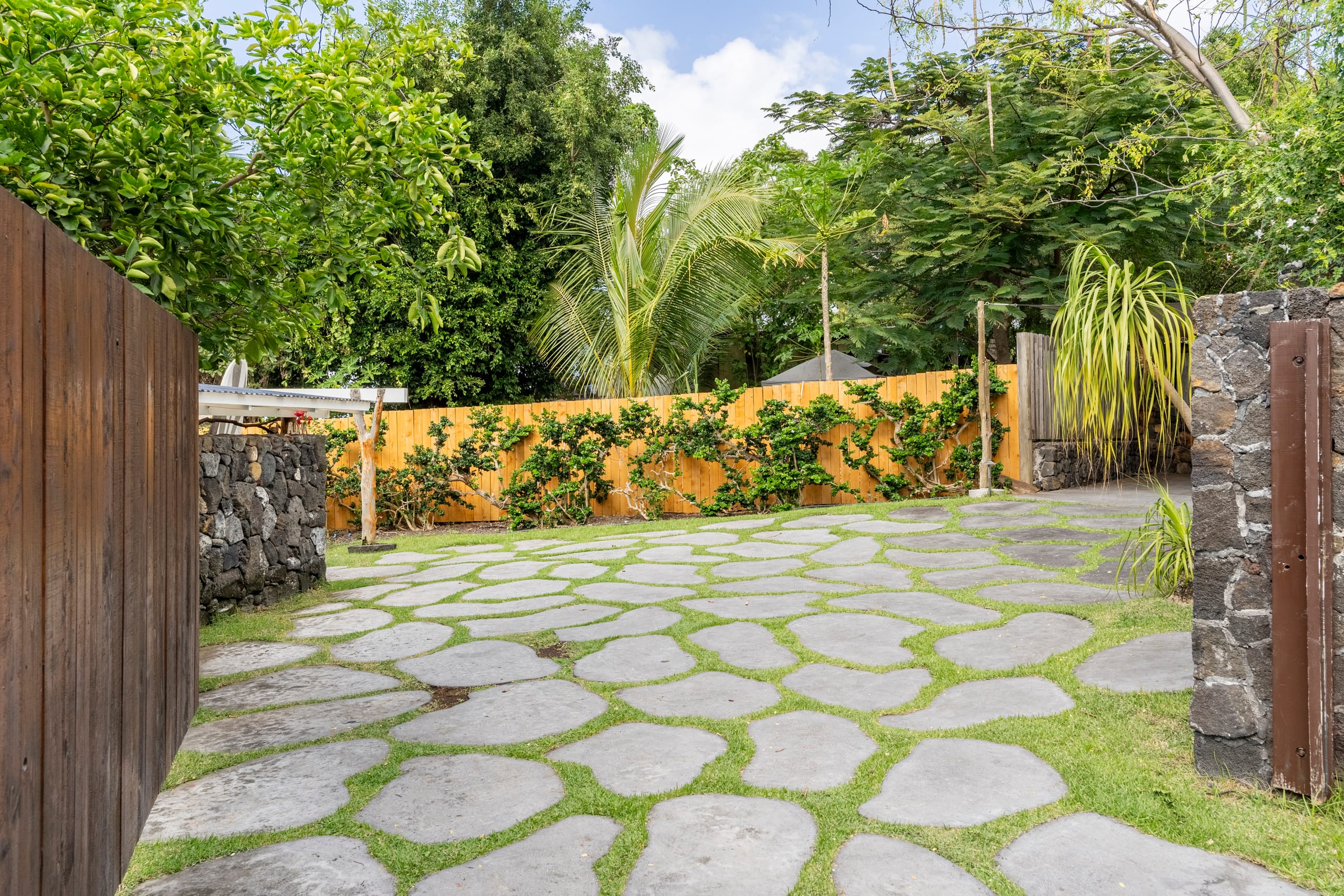 Home in Kailua-Kona · ★4.97 · 2 bedrooms · 2 beds · 2 baths - Image 20