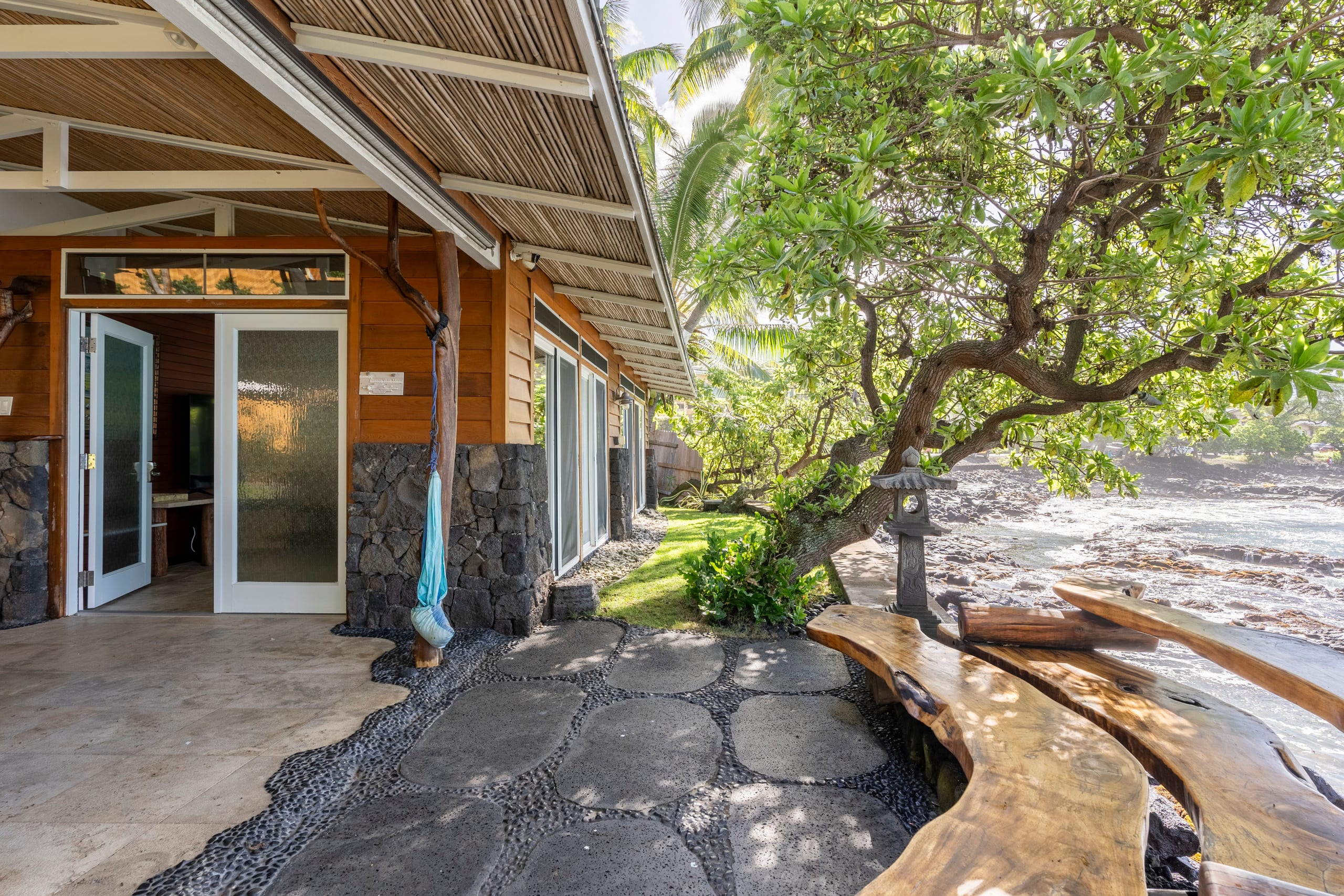 Home in Kailua-Kona · ★4.97 · 2 bedrooms · 2 beds · 2 baths - Image 37
