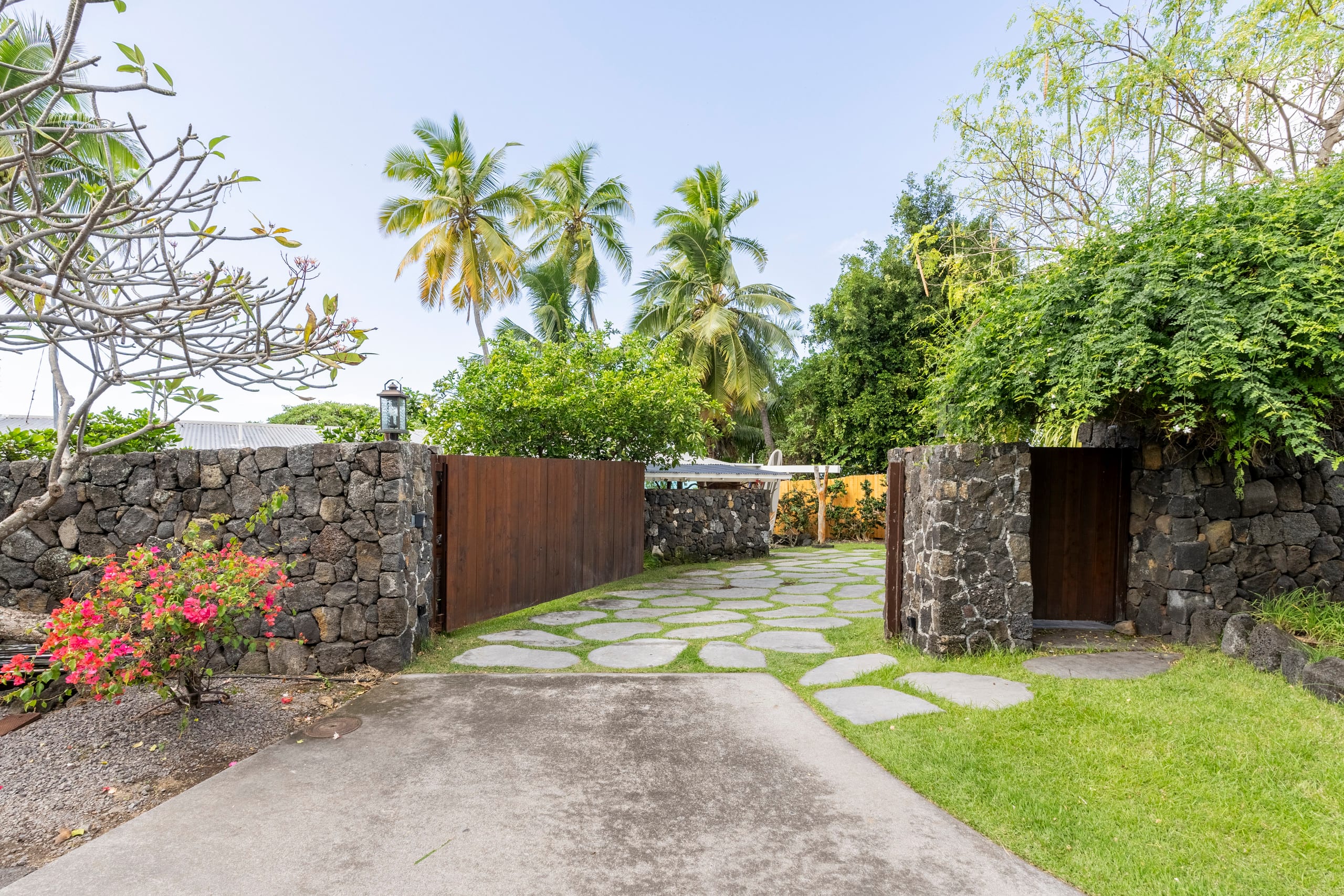 Home in Kailua-Kona · ★4.97 · 2 bedrooms · 2 beds · 2 baths - Image 42