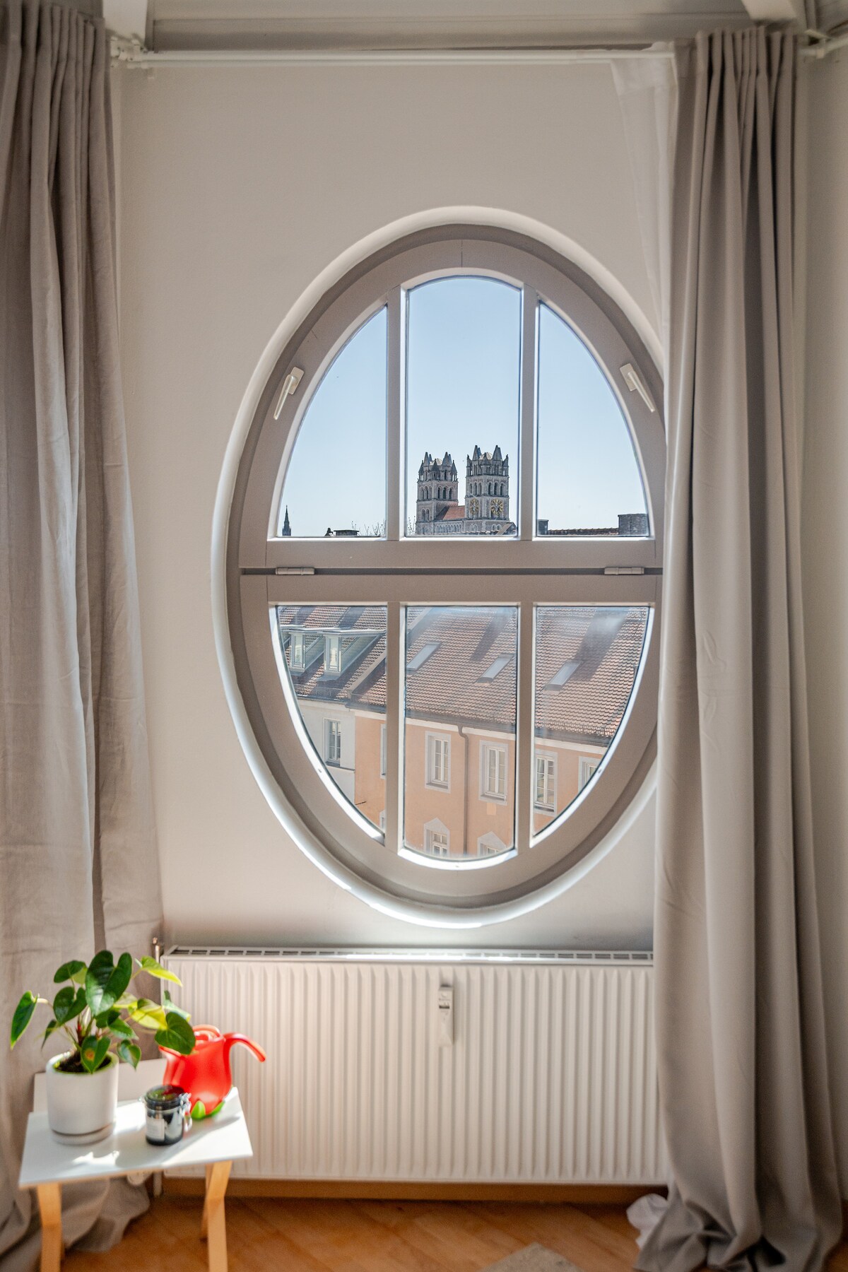 Popular Airbnb listing: Gärtnerplatz Deluxe View Studio in Glockenbach