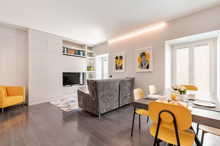 (Roma Centro) Trevi 2 bedr+ balcone- Kasa Trevi gallery image 2