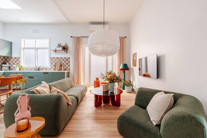 Luxe designer 4 bdrm pad in the buzz gallery image 3