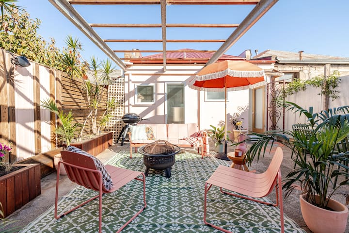 Luxe designer 4 bdrm pad in the buzz