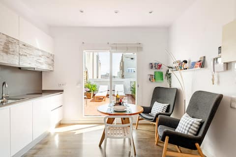 Airbnb con mejor rendimiento: Chic Rooftop Flat with Terrace near Casa Batlló en La Dreta De L'eixample