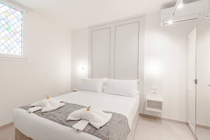 Vatican City Grand Apartment 4 rooms – 8 guests gallery image 4