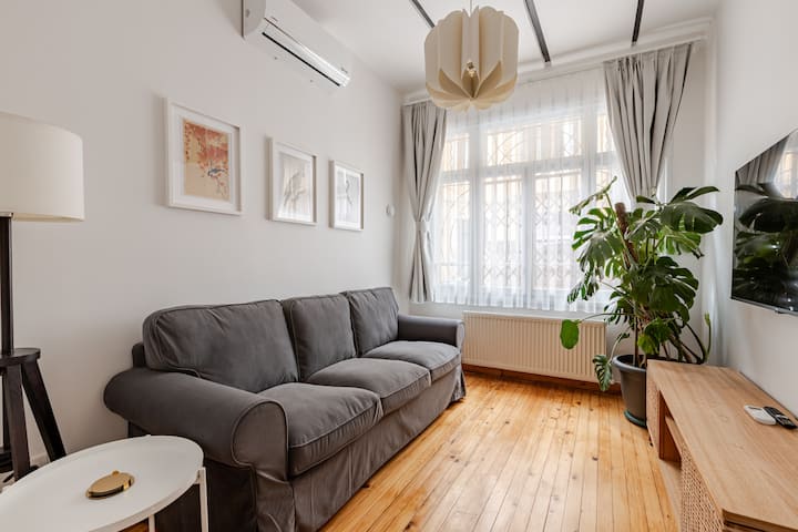 Historic Hideaway · Restored Charm · Cihangir - Istambul