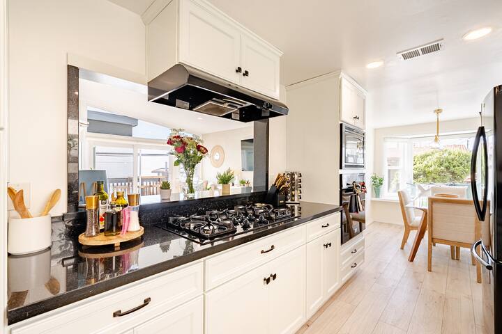 Amazing location, Unique Oceanfront Beach House! gallery image 4