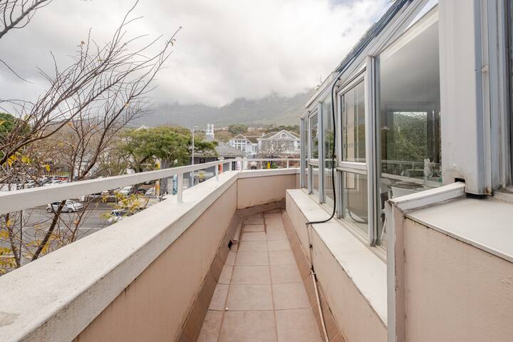 Luxury apartment with Mountain View gallery image 5