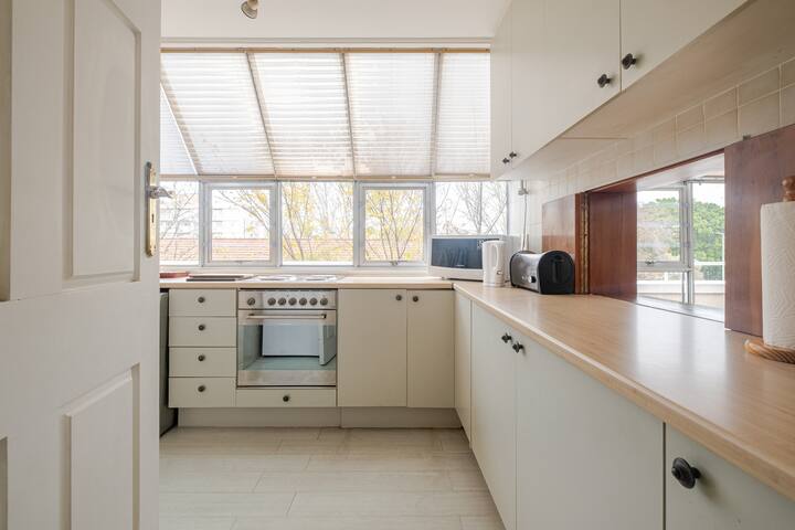 Luxury apartment with Mountain View gallery image 4