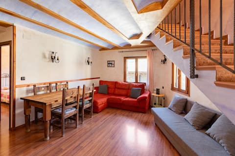 Anuncio de Airbnb popular: Biescas, Oros bajo. Duplex apartment. en Biescas