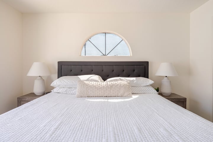 Secondary/guest bedroom has a comfortable king size bed, plenty of clothing storage (including a walk in closet), and an en-suite bathroom.