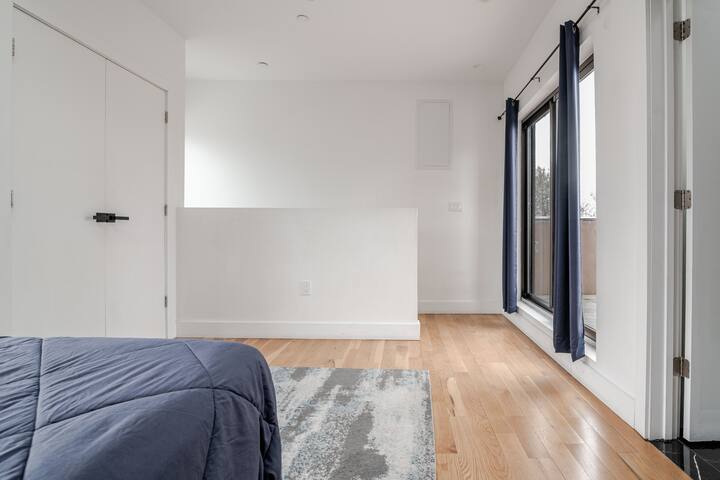 Spacious Townhouse in Brooklyn gallery image 2