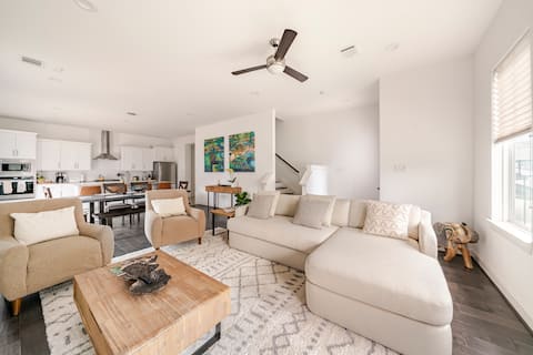 Top performing Airbnb: Spacious 4 BR Home | Peaceful, Central & Clean in Neartown Montrose