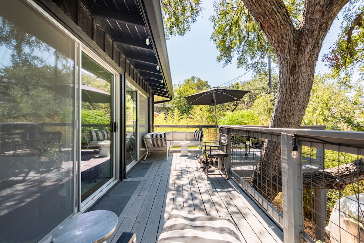 Mid-Century Mod Treehouse near Zilker Park