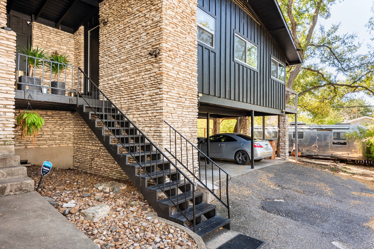 Mid-Century Mod Treehouse near Zilker Park