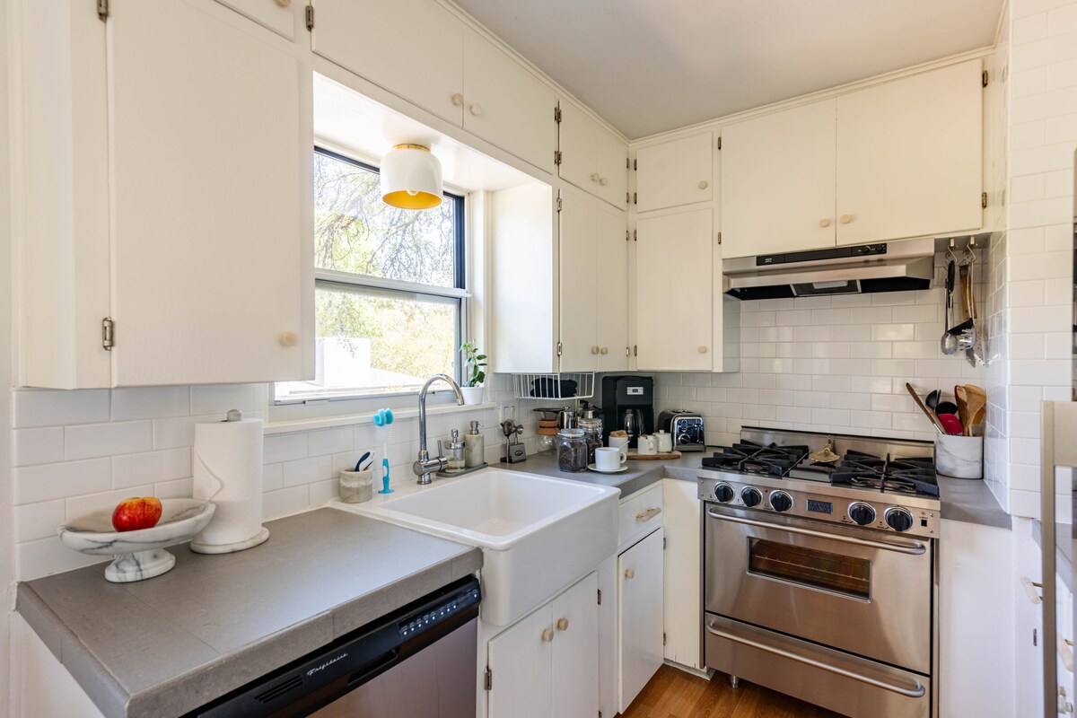 Mid-Century Mod Treehouse near Zilker Park