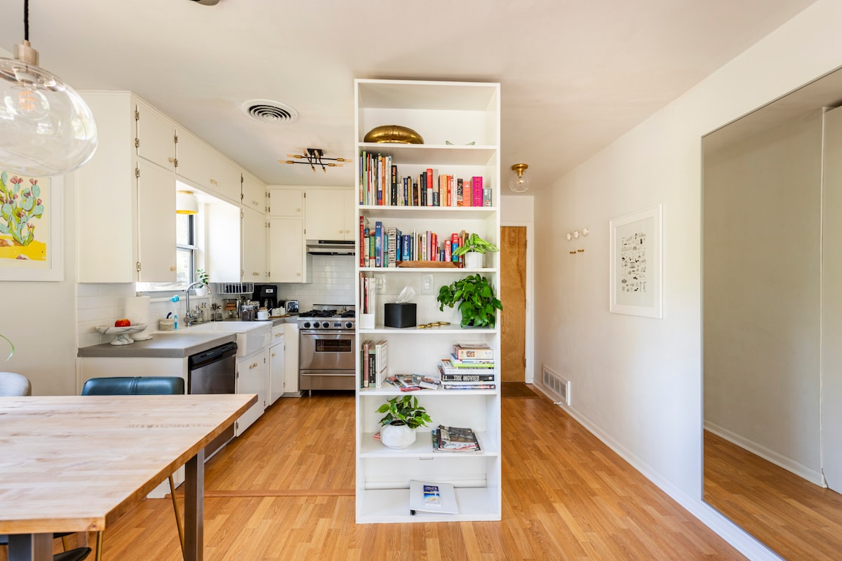 Mid-Century Mod Treehouse near Zilker Park