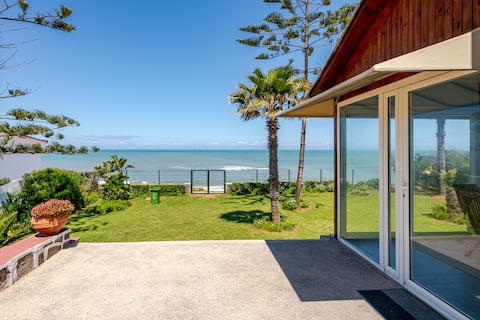 Beautiful cabin, Direct Access to Bouznika Beach