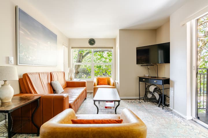 Charming 2 Br Near Needle - Seattle, WA