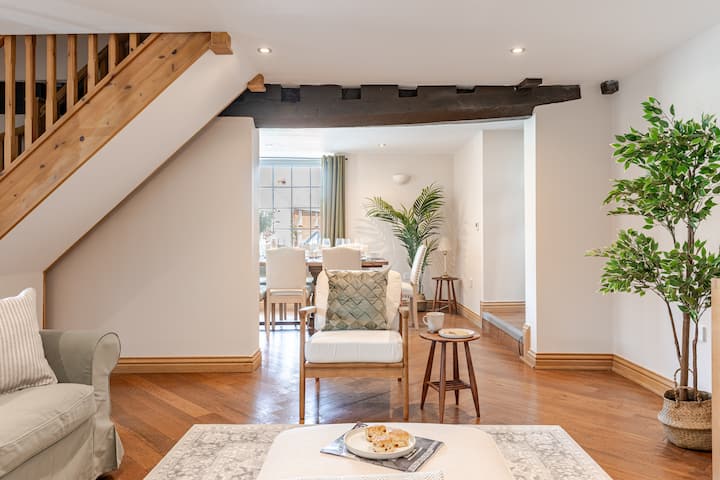 Big Luxury Retreat Nr Chippenham; Sleeps 12+dogs! - Calne