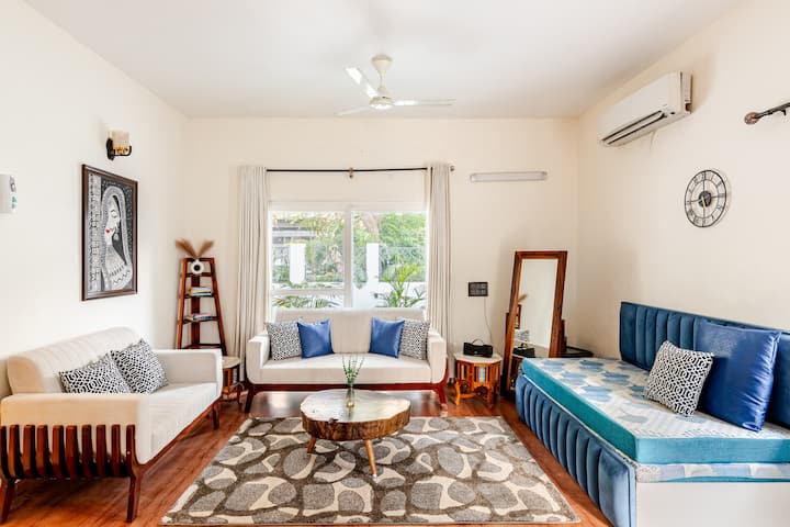 Artistic Private Home -Open Garden - Noida