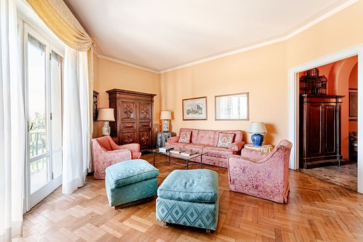 Art Apartment Montebello Family Home