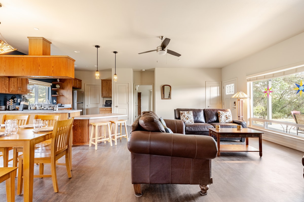 Top performing Airbnb: 10 Acres of Serenity, EV chrg, 35min to Kings Cnyn in Squaw Valley