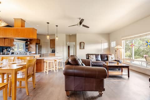 Top performing Airbnb: 10 Acres of Serenity, EV chrg, 35min to Kings Cnyn in Squaw Valley