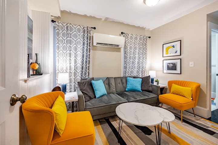 Gorgeous Huge Duplex 3 baths sleeps 6 Parking