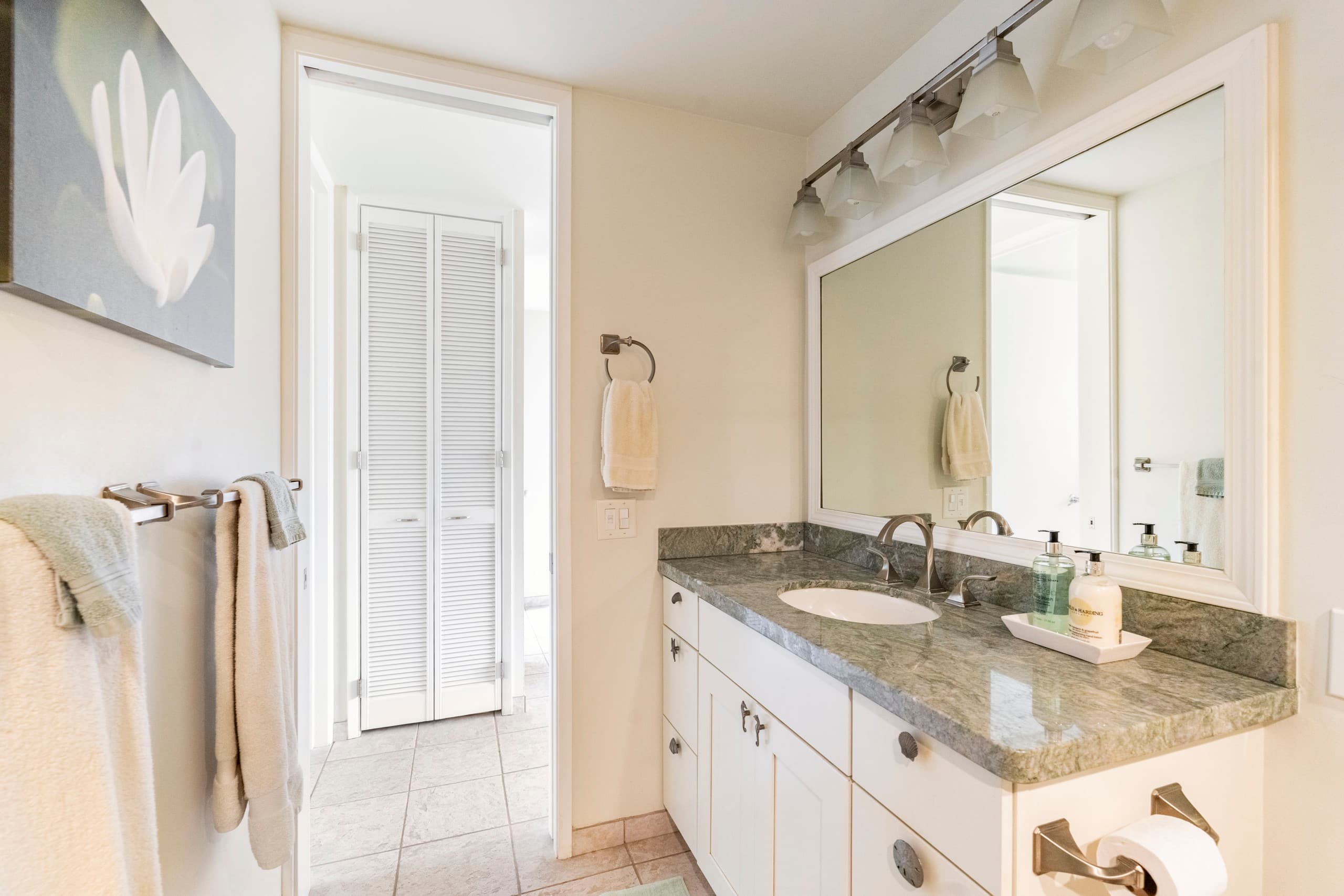 Condo in Kailua-Kona · ★4.93 · 1 bedroom · 1 bed · 1 bath - Image 5