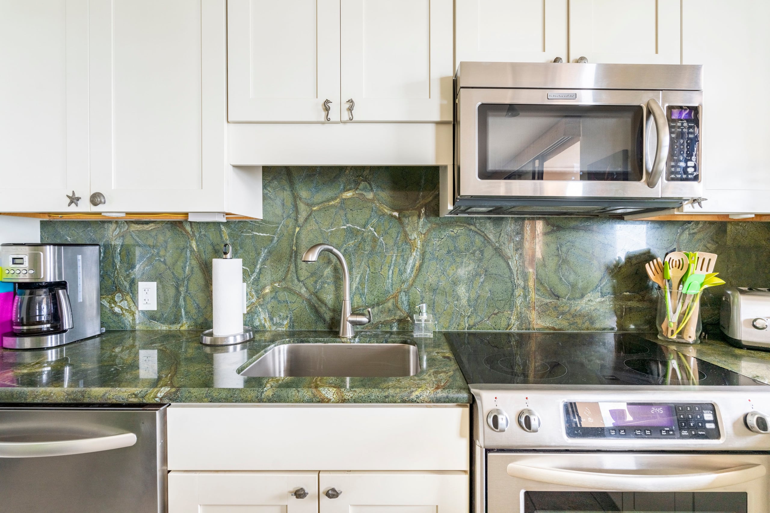 Condo in Kailua-Kona · ★4.93 · 1 bedroom · 1 bed · 1 bath - Image 13