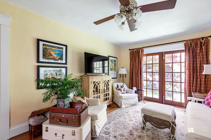 English Garden Cottage. - Knoxville, TN