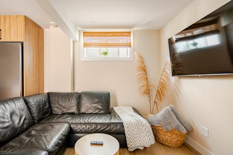 Successful Airbnb property: Victoria’s Oceanside Family Retreat /2-BR Basement in Colwood