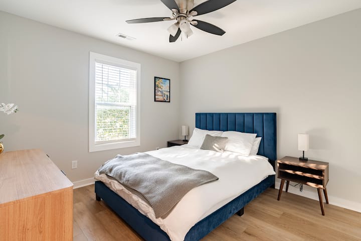 Კომფორტული ორადგილიანი საწოლი, რომლითაც ვილმინგტონის ცენტრში ხანგრძლივი დღის დათვალიერების შემდეგ ისიამოვნებთ! 