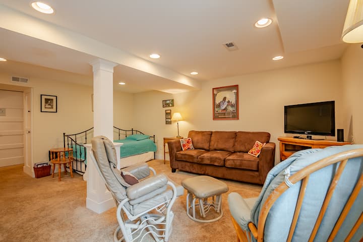 Cozy, Yet Spacious Division 1br Apt - Montavilla - Portland
