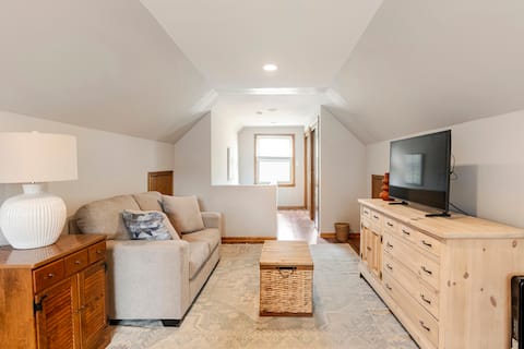 Cozy Dearborn Home Near Downtown